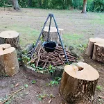 Tūlevél/pine-needles Apartman Tata