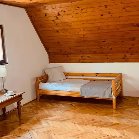 Apartman Tūlevél/pine-needles